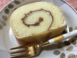 神戸チーズクレープロールケーキ カット
