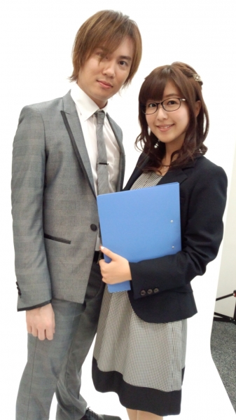 声優の鈴木達央さん「あまりに茅野嬢が綺麗なもんだから、緊張して写ってます。ざまぁ」　←ざまぁとは何なのか・・・